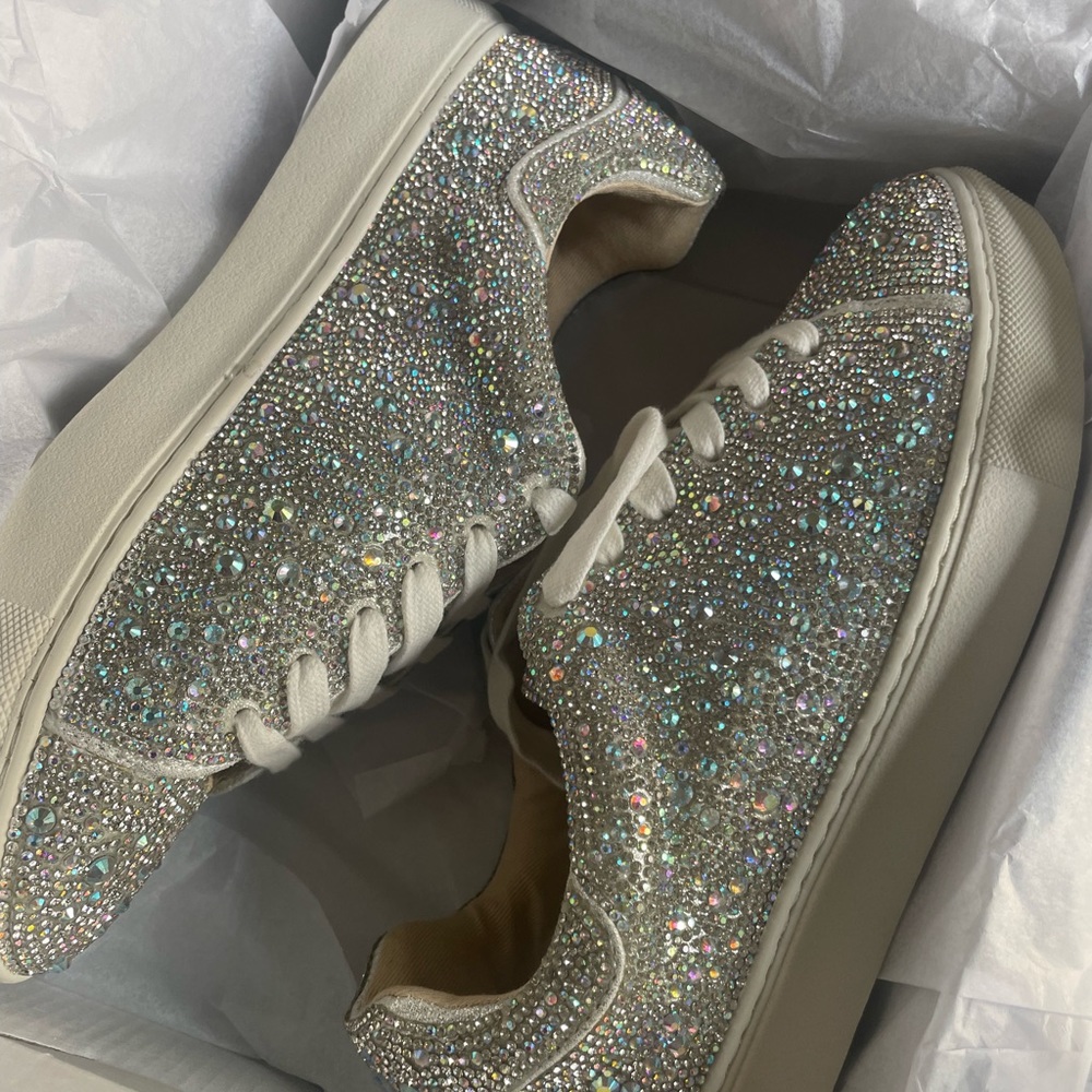Betsy Johnson Kids Rhinestone Sidney sneaker size 5M (Big Kids)